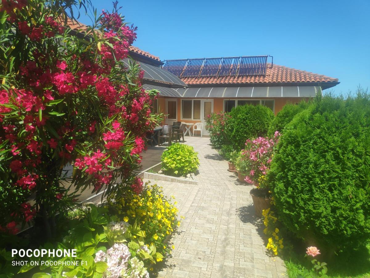 Hotel Dom Zaharievi Byala  Esterno foto
