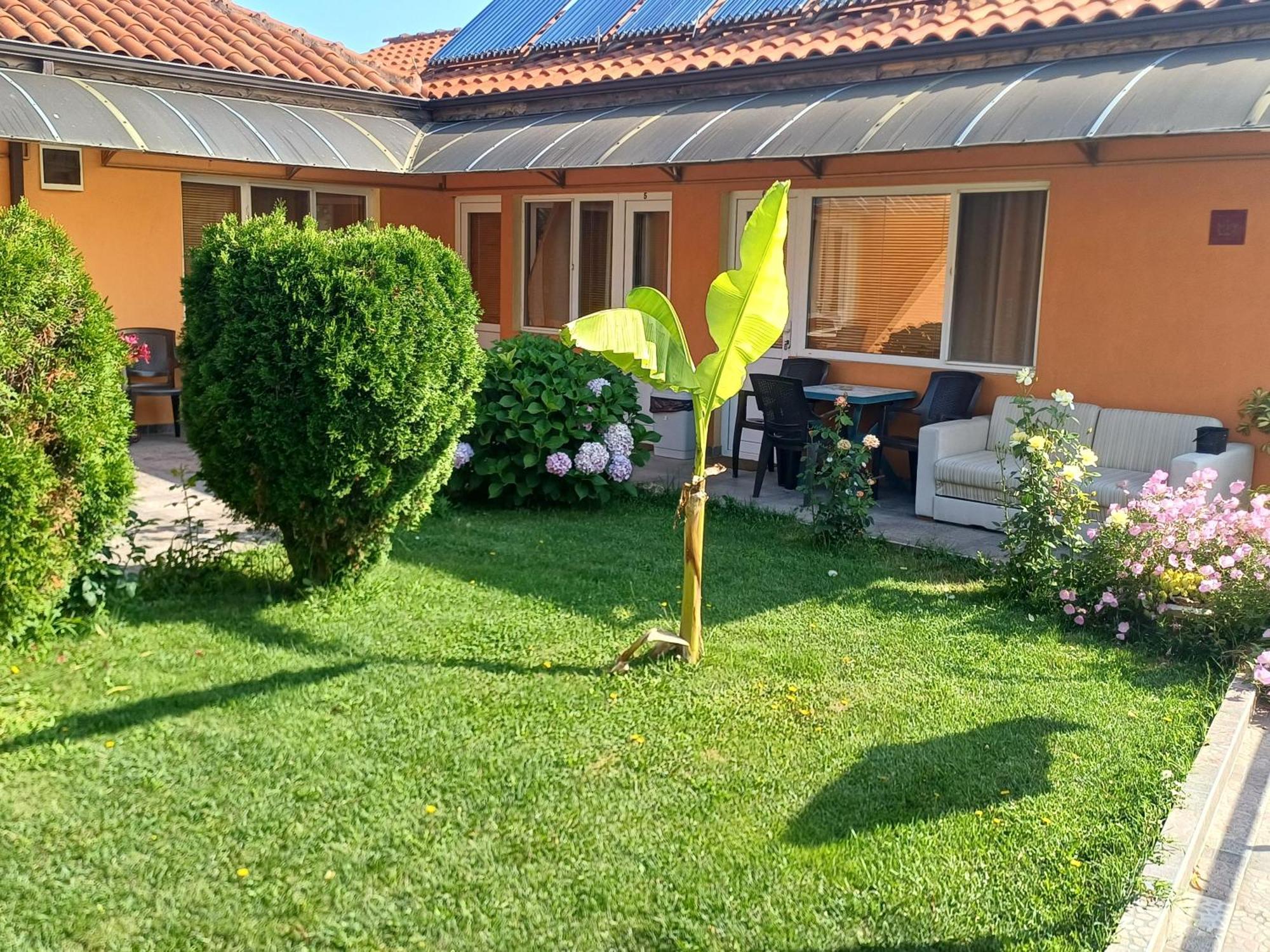 Hotel Dom Zaharievi Byala  Esterno foto