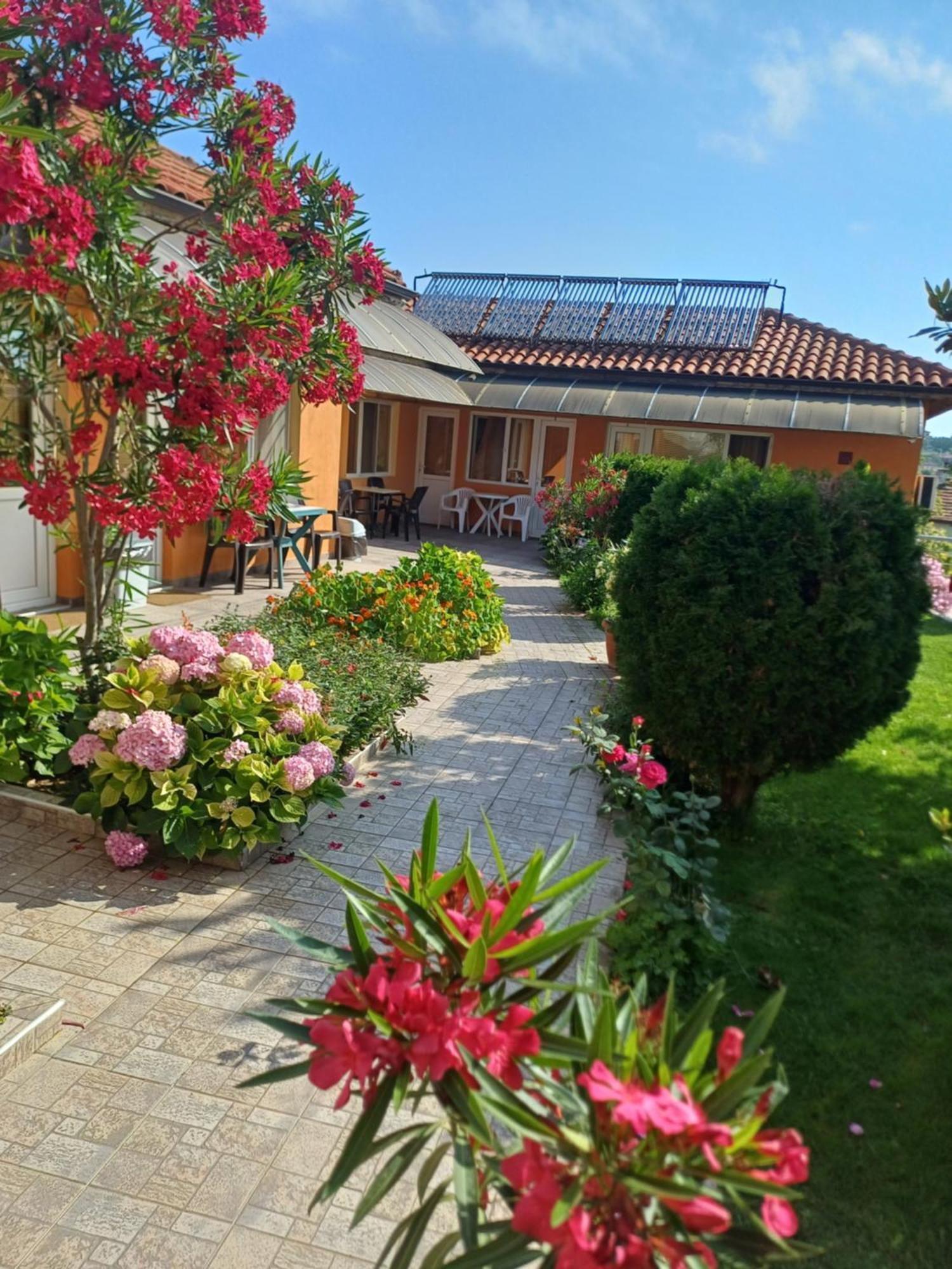 Hotel Dom Zaharievi Byala  Esterno foto